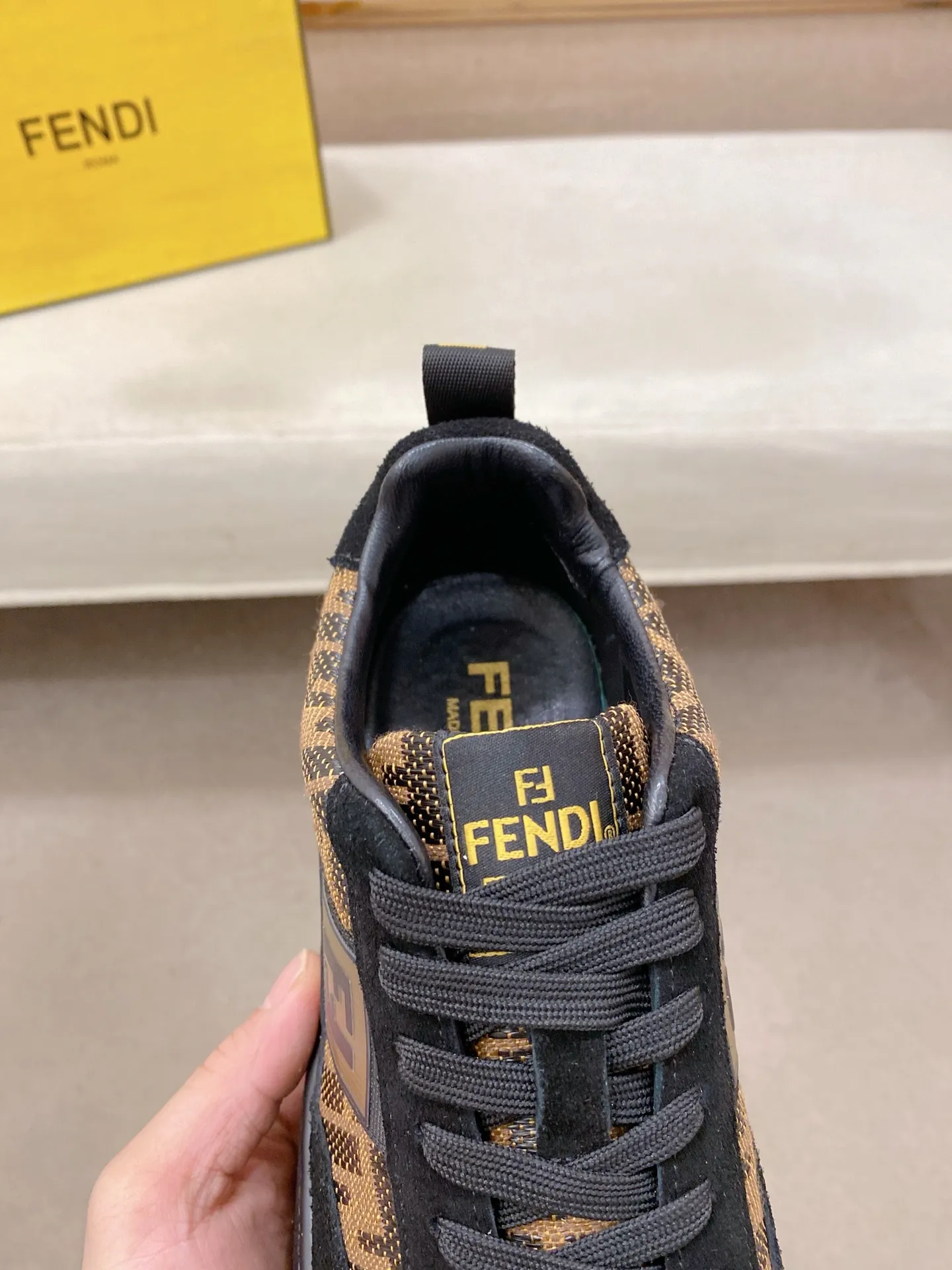 Men's shoes 💰 440💰 (fendi) New style 👊🏻 upper 🇮🇹 imported cowhide fabric 🇩🇪 lining imported sheepskin lining. The original outsole is molded to highlight the identity of every man, and the upper foot is elegant and stable🚶🏻🚶🏻The high-end custom counters reproduce the original version📯No matter the wind or rain, the shoe last remains unchanged and can withstand the verification of time🔍️,🔵 Size: 38-44